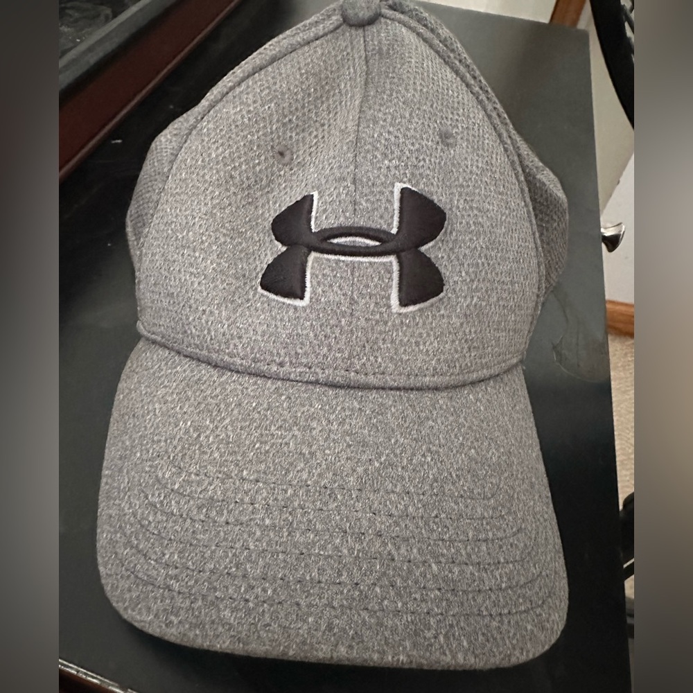 Men’s XL Under Armour Hat Gray